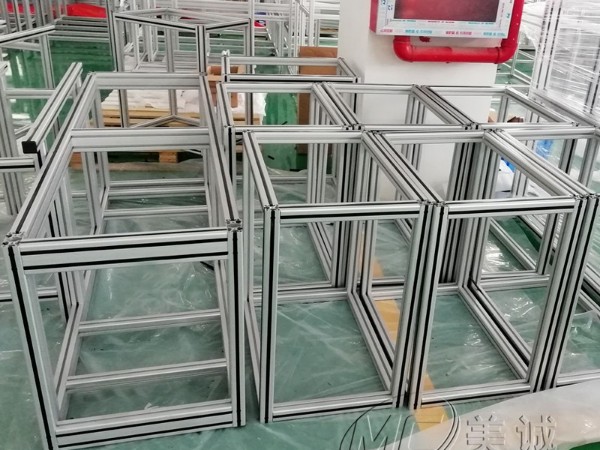 鋁型材設(shè)備機(jī)架如何選材？