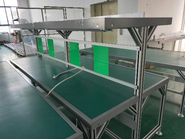 防靜電工作臺上的膠皮是怎么固定的？
