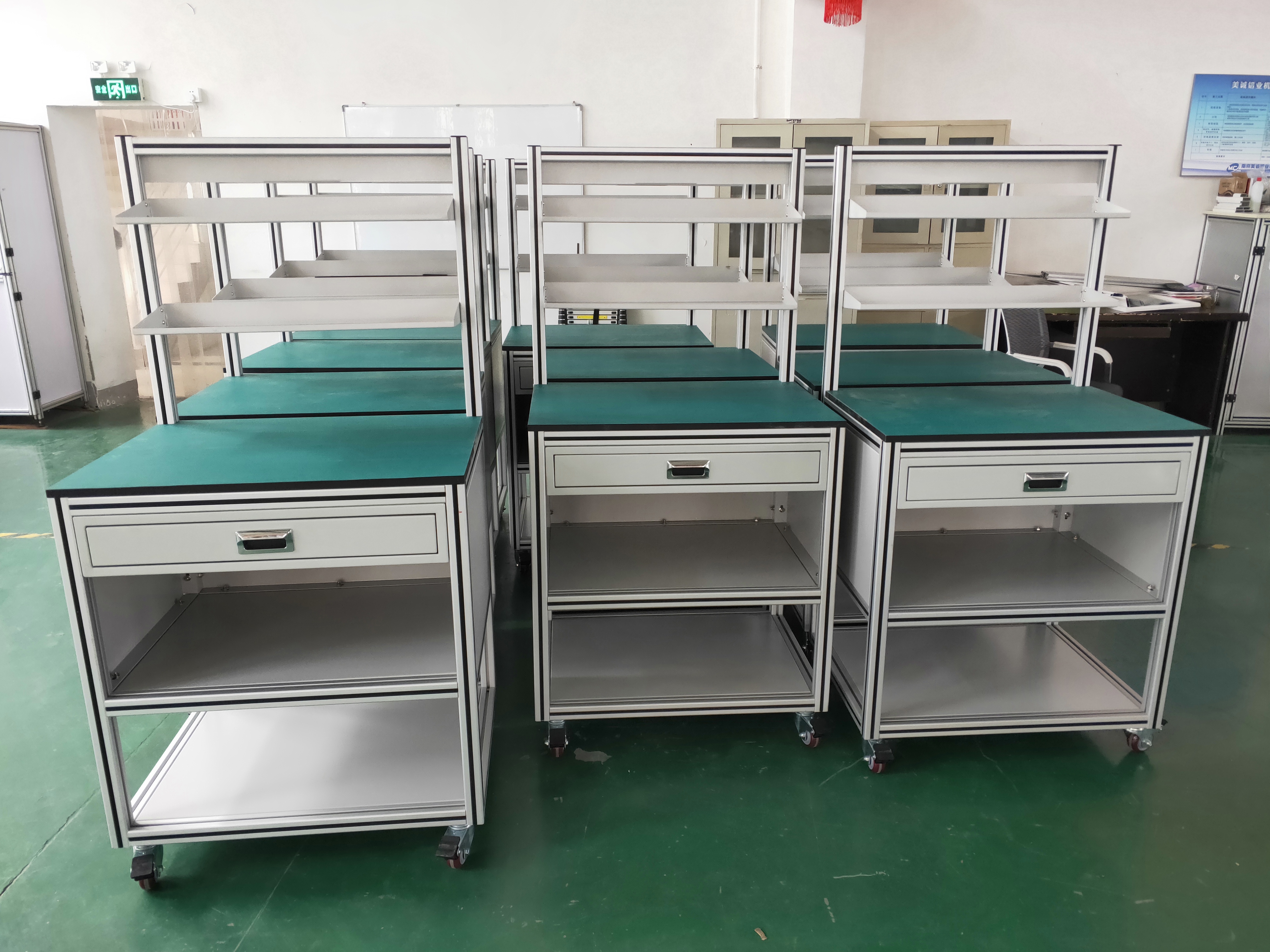 有多少?gòu)S家可以制作出防靜電操作臺(tái)？